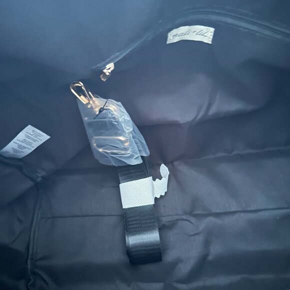 Mali & Lili Black Weekender Bag - NWT - Abstract Print - Picture 8 of 8